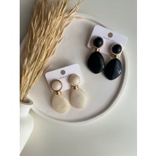 Busradan Design Gold Çerçeveli Düğme Detaylı Kemik Küpe