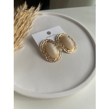 Busradan Design Ezme Plaka ve Krem Taş Detaylı Küpe