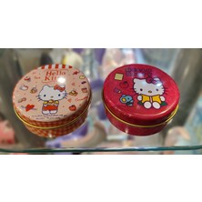 Ada Çanta Kırtasiye Hello Kitty - Kuromi Figürlü Metal Kapaklı Kutuda Kokulu Mum 2 Li Set