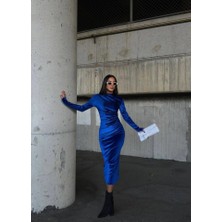 Kendim Fashion Kadın Uzun Kollu Yarım Balıkçı Yaka Büzgü Detay Kadife Kumaş Elbise