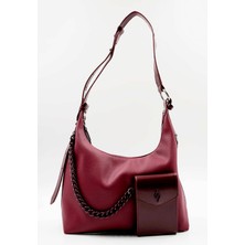 Hüvendo Zincir ve Ön Cep Detaylı Ayarlanabilir Askılı Kadın Günlük Omuz Çantası Bordo