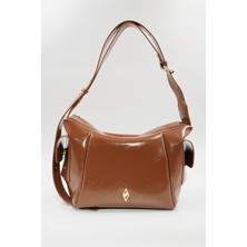 Hüvendo Parlak Deri Yan Cep Detaylı Ayarlanabilir Askılı Günlük Orta Boy Kadın Omuz Çantası Taba