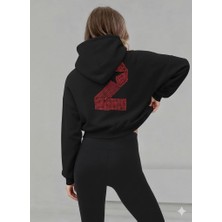 Afri Siyah Bayan Taş Detaylı Kapüşonlu Crop Sweatshirt ve Yüksek Bel Fitilli Tayt Takım – Rahat Spor & Günlük Kombin