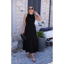 Livizmir Moda Kadın Omuzlardan Açık Arkadan Aksesuar Detaylı Yırtmaçlı Janjan Krep Elbise