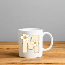 Finka Dekor Papatya M Harfi Tasarımlı-Kişiye Özel Seramik Kupa