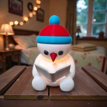 Multiogz Işıklı Kitap Okuyan Kardan Adam – LED Mumlu Yılbaşı Dekor Objesi