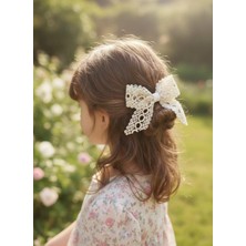 Toka Delisi Yan Çocuk Tokası, Krem Zincir Dantelli Fiyonk, El Yapımı Toka, Kiz Cocuk Toka