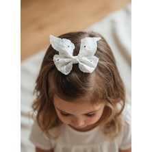 Toka Delisi Yan Çocuk Tokası, Beyaz Çiçek Dantelli Fiyonk, El Yapımı Toka, Kiz Cocuk Toka