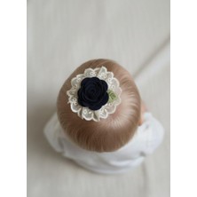 Toka Delisi Lacivert Ekru Saçsız Bebek Tokası, Sevimli Ekru Tül Lacivert Keçe Detaylı Çiçek Figürlü Saçsız Bebek Tokası