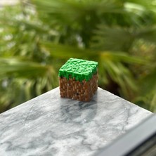 Çim Bloğu Figürü – Koleksiyonluk Masa Üstü Dekor