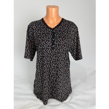 Yaşar Triko Kadın Likralı Çiçek Desenli Dantelli Düğmeli V Yaka Kısa Kollu Yanları Yırtmaçlı Anne Penye Tişört