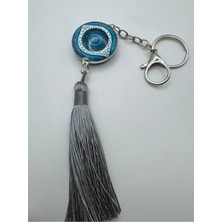 Herşey Nota Nazar Desenli Gri Püsküllü Anahtarlık – Şık ve Koruyucu Hediyelik Tasarım