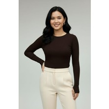 Eyora Moda Oşşo Kumaştan Üretilmiş Parmak Geçirme Özelliği Ile Oldukça Şık Kadın Kahverengi Bluz