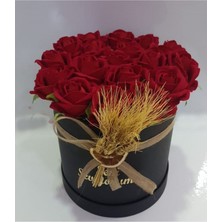 Evsay Kırmızı Silindir Kutuda Kadife Güller