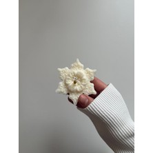 Lumieri Candle El Yapımı Kar Tanesi Figürlü Soya Mum – Dekoratif Tasarım 8 cm