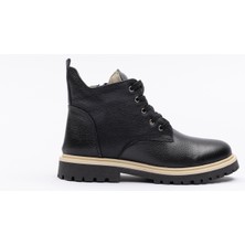 Kadın Bağcıklı Siyah Deri Bot