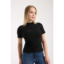 G-FOX Kadın Fitilli Esnek Kumaş Yarım Boğaz Fırfır Detaylı Kısa Kollu Mevsimlik Basic Tişört 6007