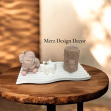 Merz Design Decor Dekoratif Çizgi Tabak Üzerinde Noel Baba Silindir Geyik  ve Kar Tanesi %100 Doğal Vegan Mum Seti