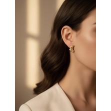 Toka Delisi Kadın Trend Modern Line Gold Taşlı Küpe