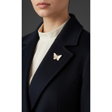 EFEAKS Zarif Kelebek Broş: Beyazı Emaye ve Inci Detaylı Şıklık