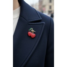 Fox Tatlı ve Şık: Kırmızı Kristal Kiraz Broşu (Kalp Detaylı)