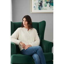 Lela Yumuşak Tüylü Regular Fit Bisiklet Yaka Düğmeli Hırka Bayan Hırka 4617007