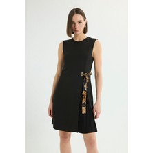 Love My Body Yakası Taşlı Pilise Detaylı Elbise Siyah 124L9732000