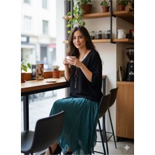 Kadın Pamuklu Astarlı Etek ve Kolyeli Merserize Bluz Kombin