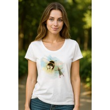 Avoria Doğa Dostu Organik Pamuk Arı Baskılı Bisiklet Yaka Kadın Tişört – Beyaz