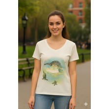 Avoria Doğa Dostu Organik Pamuk Deniz Kaplumbağası Baskılı Bisiklet Yaka Kadın Tişört – Beyaz