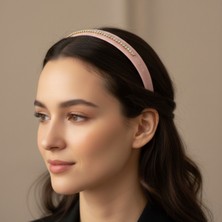 Mare Accessories Pembe Taş Detaylı Şık Saç Bandı – Zarif ve Modern Tasarım