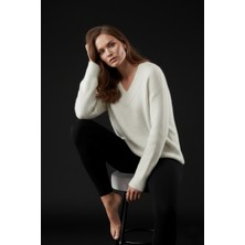 Studio Fashion 1988 Kadın Krem Oversize V Yaka Yumuşak Dokulu Kazak