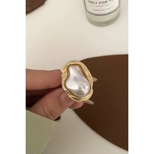Aurrari Gold Ayarlanabilir Yüzük Renkli İnci Taşı ile Büyük Tasarım ve Şıklık Sunuyor