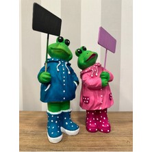 İki Cadı Tasarım Yağmurluk Giyen Sevimli Kurbağalar, Bahçe Dekor Ürünü, Dekoratif Obje