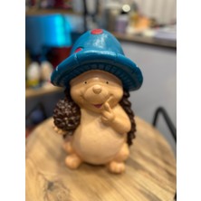 İki Cadı Tasarım Kozalak Tutan Kirpi