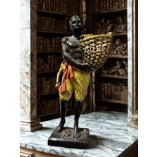 İki Cadı Tasarım Kahveci Afrikalı Adam Dekoratif Polyester Sunumluk Biblo