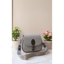 Goldbags Kadın Yonca 3 Cepli Kapaklı Fermuar ve Çıt Çıt Kapama Kol ve Omuz Çantası