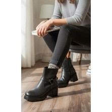 Yazın Ayakkabıları Siyah  Yanı Toka Detaylı Kalın Topuklu Yandan Fermuarlı Bot