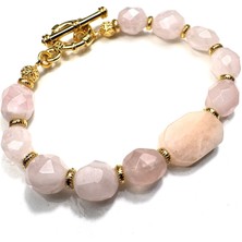 Ilgın Doğal Taş Takı Faset Kesimli Pembe Kuvars ve 24 Ayar Altın Kaplama Bileklik | Doğal Zarafetin En Işıltılı Hali