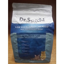 Somonlu ve Ton Balıklı Düşük Tahıllı Yetişkin Kedi Maması 1 Kg+5 Adet 15 gr Kedi Ödül Krema Balıklı