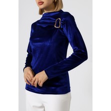 Sabr Kadife Yarım Balıkçı Yaka Tokalı Bluz – Zarif & Şık Kadın Bluz