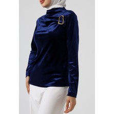 Sabr Kadife Yarım Balıkçı Yaka Tokalı Bluz – Zarif & Şık Kadın Bluz