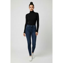 Kadın Siyah Boğazlı Triko Kazak