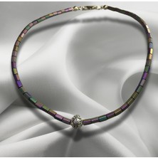 Reina Del Corazen El Yapımı Doğal Hematit Antik Gümüş Kolye  – Otantik Tasarım, Tarihî Ilhamlı, Bolluk ve Huzur Enerjili Şık Takı