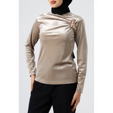 Sabr Kadife Yarım Balıkçı Yaka Tokalı Bluz – Zarif & Şık Kadın Bluz