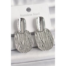 Tegan Pirinç Gümüş Renk Işlemeli Kare Plaka Model Kadın Küpe TG27BKP10226