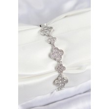 Tegan Pirinç Zirkon Taşlı Yonca Model Gümüş Renk Vıp Seri Kadın Bileklik TG27BB7521