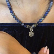 Reina Del Corazen El Yapımı Doğal Lapis  Antik Kolye  – Otantik Tasarım, Tarihî Ilhamlı, Bolluk ve Huzur Enerjili Şık Takı
