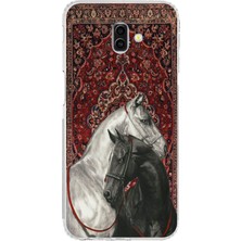 TechTree Samsung Galaxy J6 Plus Uyumlu Geleneksel Halı Motifli Siyah Beyaz At Baskılı Silikon Kılıf