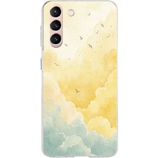 TechTree Samsung Galaxy S21 Uyumlu Sarı ve Yeşil Tonlu Bulut ve Kuşlar Baskılı Silikon Kılıf